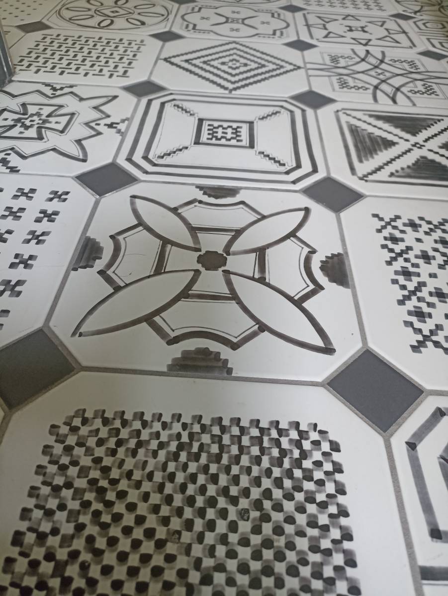 calepinage de motifs avec cabochons à Salles en Gironde