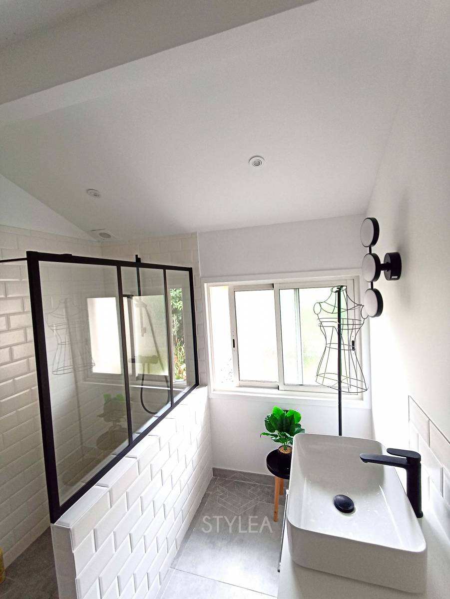 Comment integrer une verrière dans ma douche