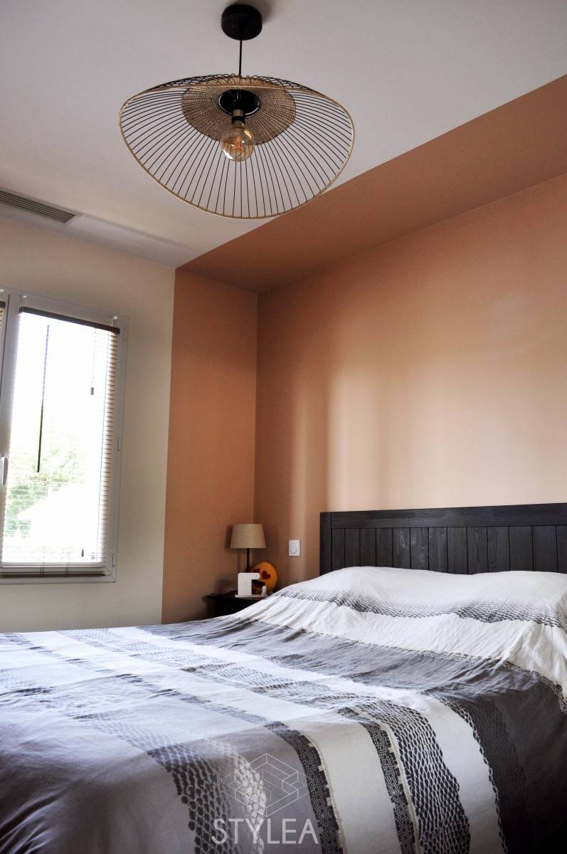 Ambiance terracotta pour une chambre parentale à Biscarosse